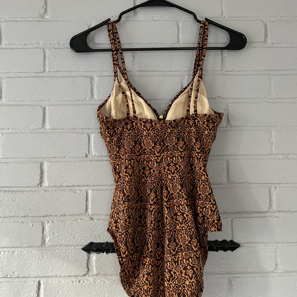 Cole of California Size 10 Ladies one piece bathing suit excellent condition. - Picture 9 of 10